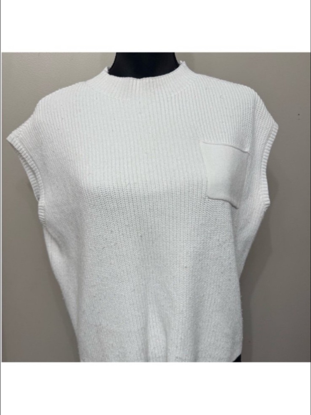 Fashion Women’s Sleeveless White Knit Sweater Vest with Chest Pocket L